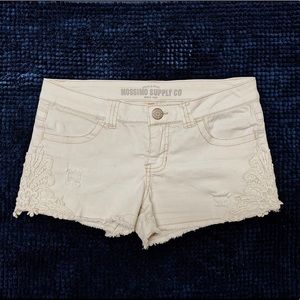 ☀️White Mossimo Shorty Shorts